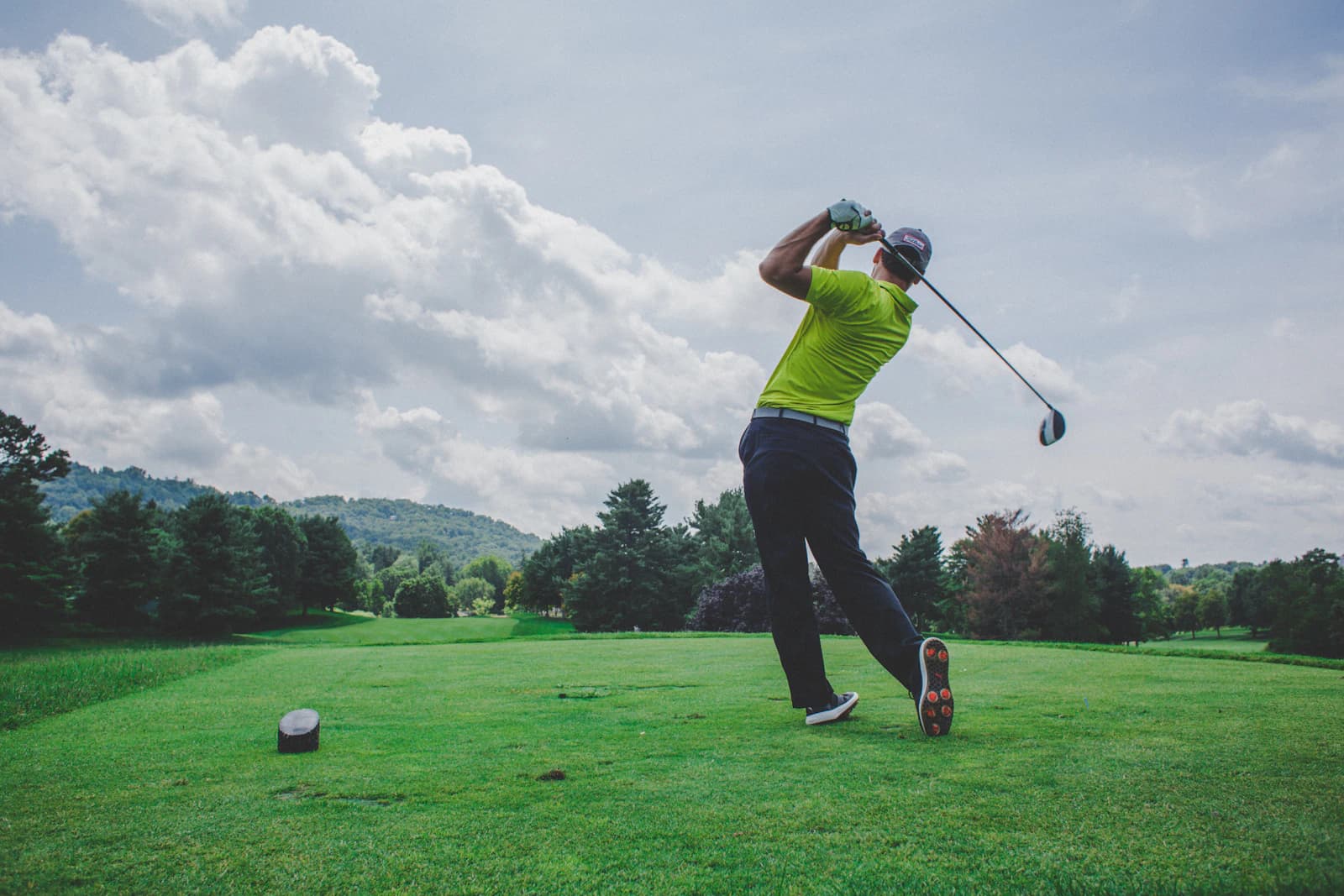 Golfclubs naast elkaar voor clubfitting